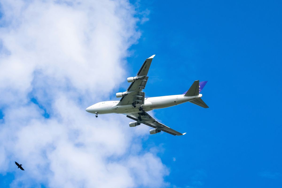 Berpihak Kepada Masyarkat, Presiden Prabowo Gulirkan Diskon Harga Tiket dan Tarif Tol