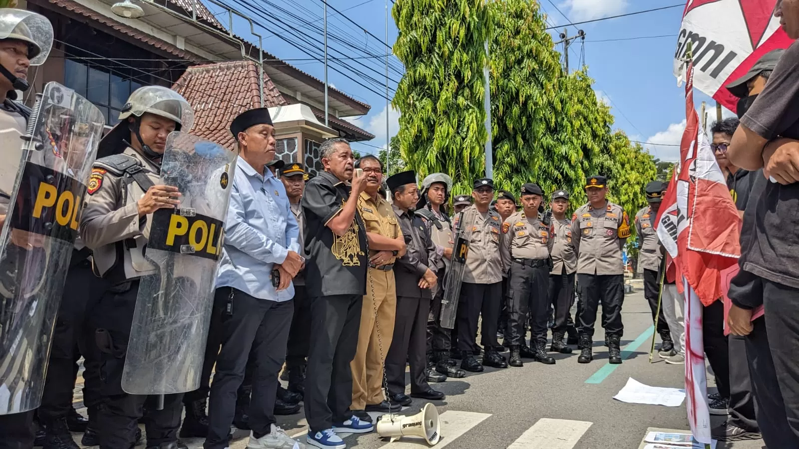 Masyarakat dan Aparat Bersatu Pastikan Demokrasi Bebas Kekerasan