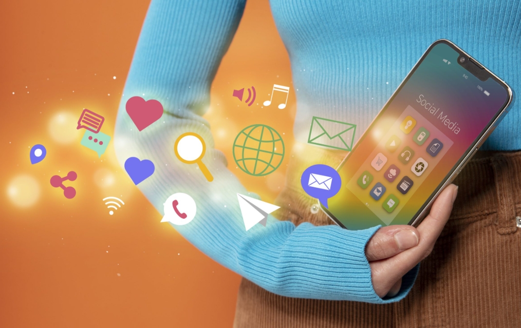 Literasi Digital sebagai Strategi Menghadapi Perang Informasi